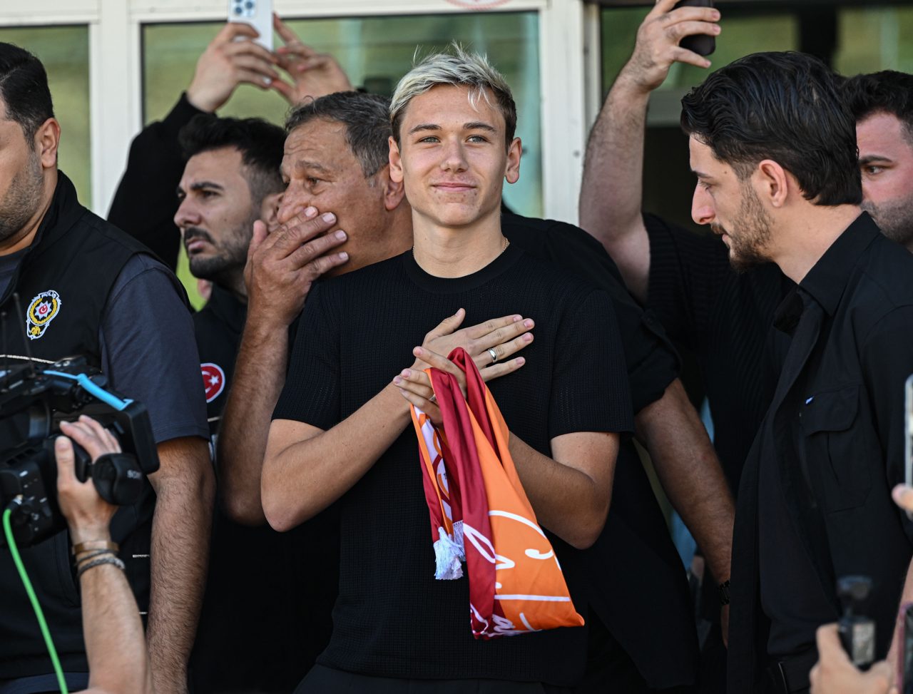 Galatasaray, Rus futbolcu Batrakov'un transferi için görüşmelerin başladığını duyurdu